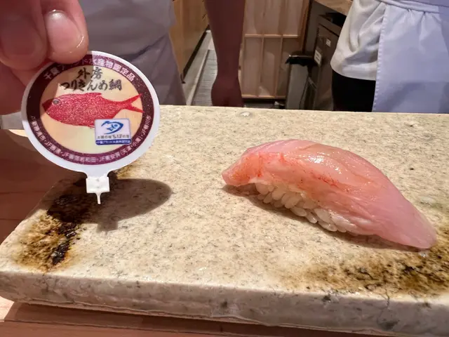 有出世紙的壽司