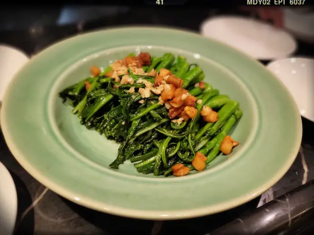 生炒豬油渣菜心（$180）