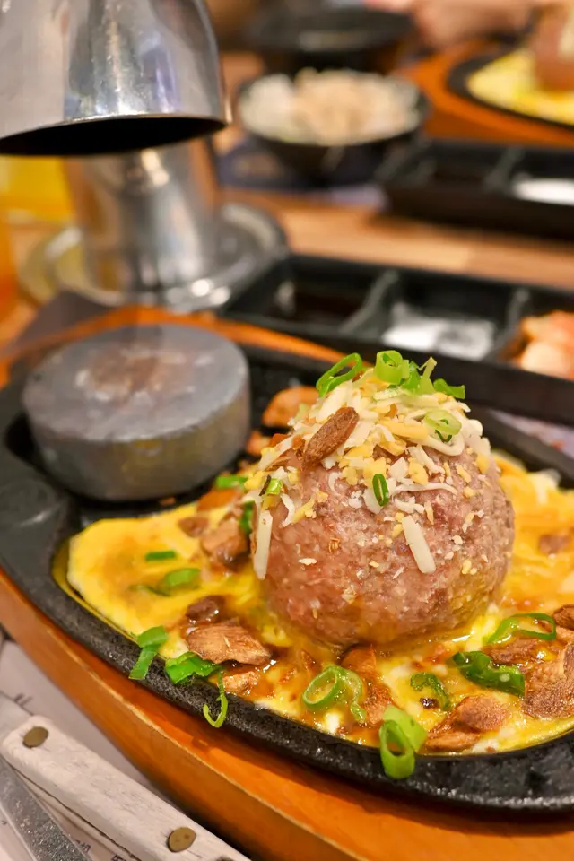 芝士蛋蒜和牛漢堡扒