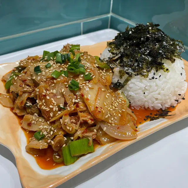 泡菜辣炒五花腩蓋飯