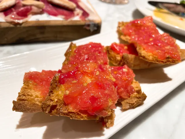 Pan con tomate