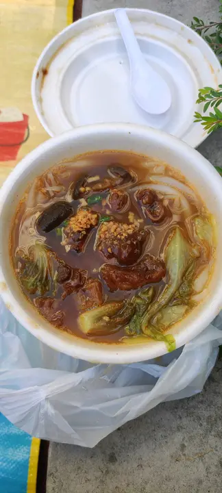 豬大腸牛筋冬菇銀針粉沙嗲汁