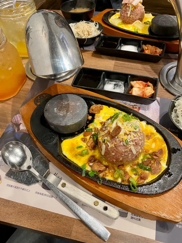 芝士蛋蒜和牛漢堡扒