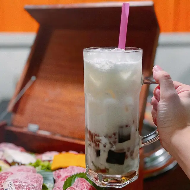呢度真係傻傻哋😂每個飲品都咁大杯,店員話驚我哋唔夠飲喎🤣第一次嗌嗰杯已經成個頭咁大杯,第二次就同店員講話要細杯啲嘅(不過都有啲大杯),第三次就話要normal size😝因為想飲多幾款飲品嘛!(想大杯啲,又或者細杯啲都可以feel free同店員講番)