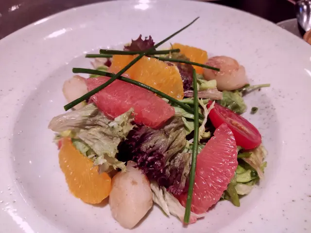 香煎帶子配柑橘沙律