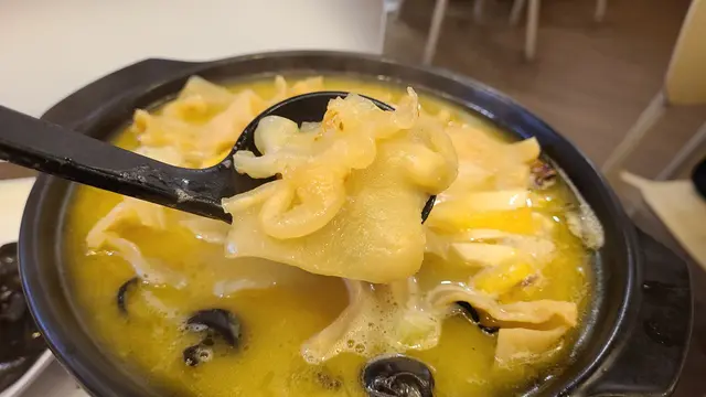濃湯花膠雞煲