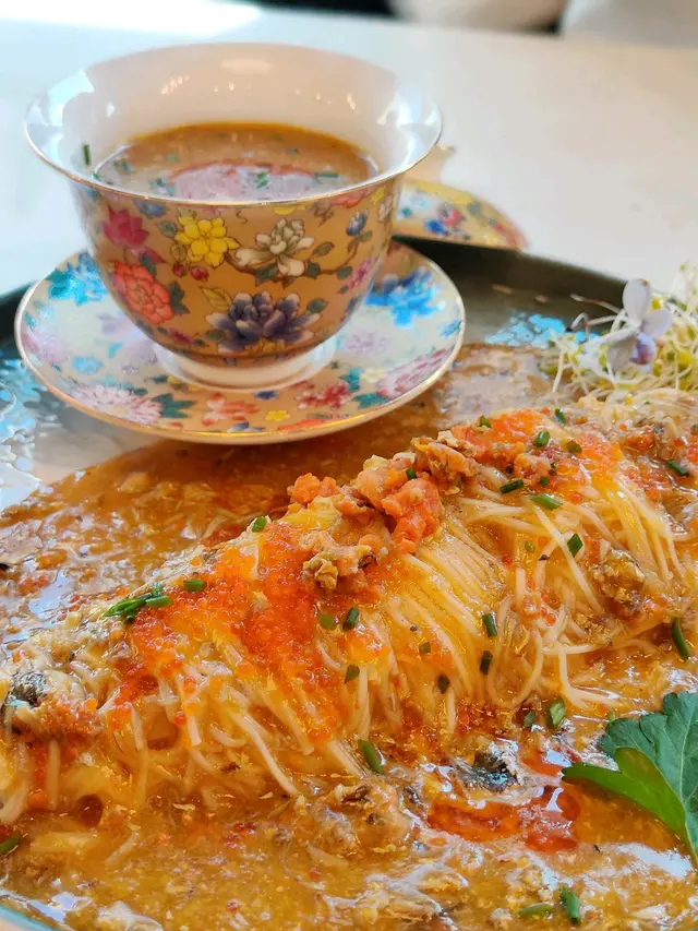 生拆蟹粉拌北京拉麵