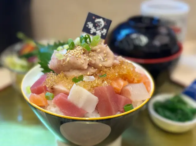 吞拿魚腩蓉、角切魚生、玉子燒