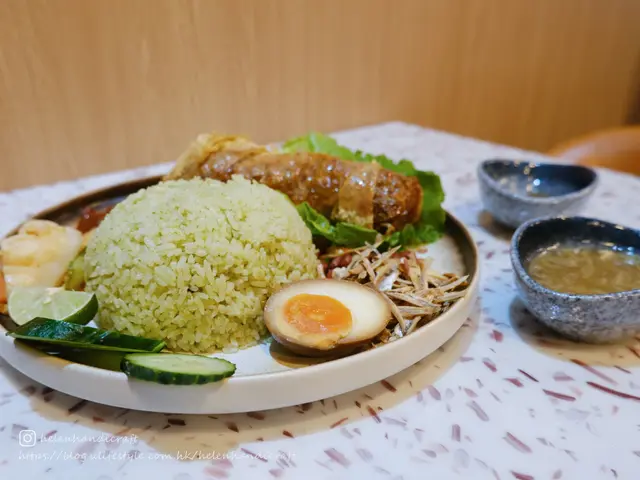 班蘭椰漿飯配五香滷肉