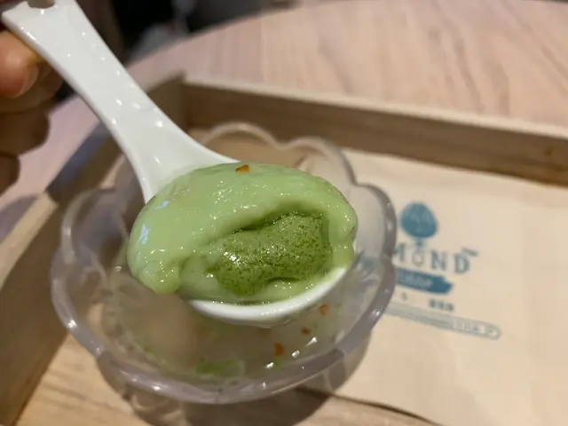 抹茶內饀呈流心狀