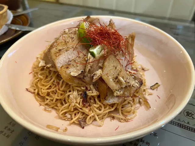 慢煮香茅豬頸肉撈麵
