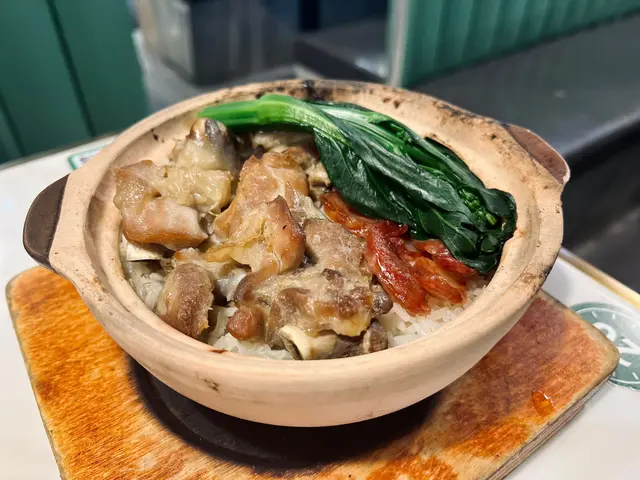 滋煲北茹-臘腸滑雞