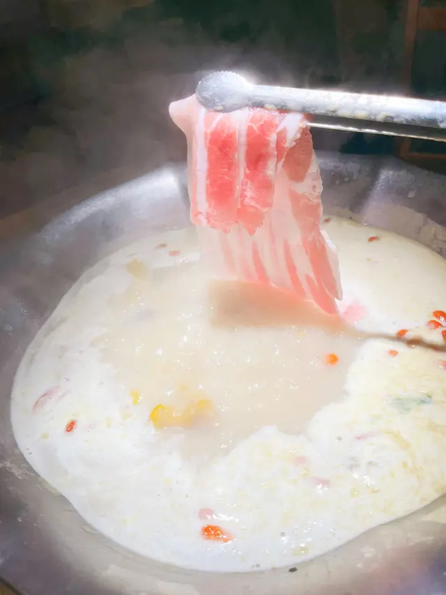 豬五花肥瘦均勻,滾3分鐘就食得