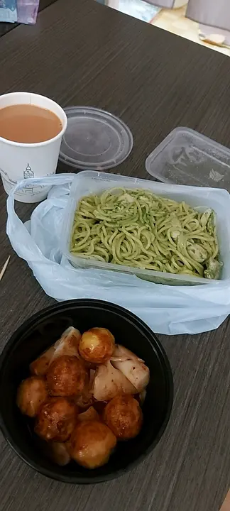 鱼蛋肠粉，鸡肉蒜蓉意粉