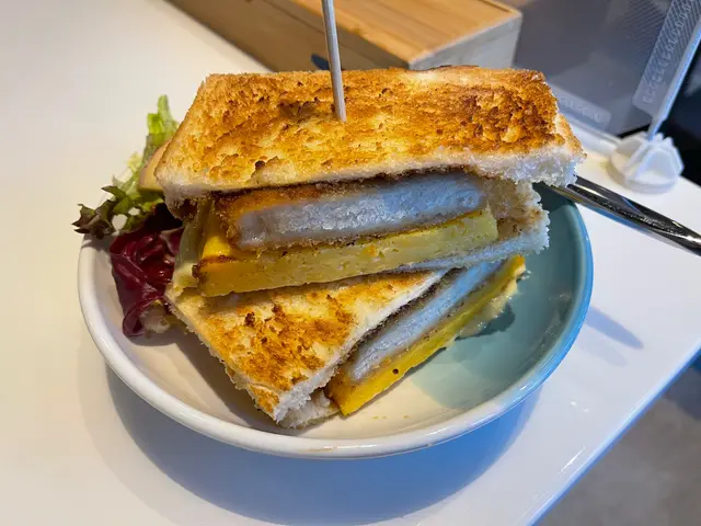 玉子燒吉列豬扒三文治