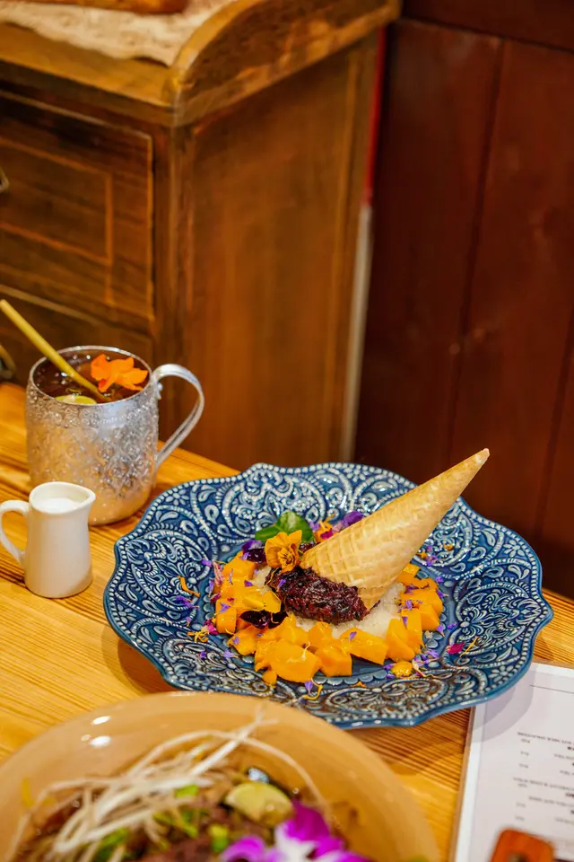 雙色芒果黑白糯米脆筒