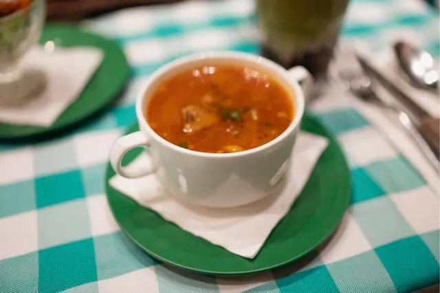 招牌港式牛尾羅宋湯