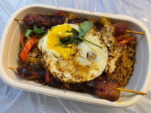 阿林炒飯配豬肉串