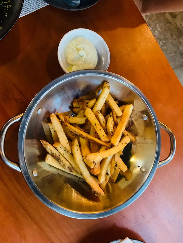 黑松露薯條配特製黑松露蛋黃醬🥔🥔