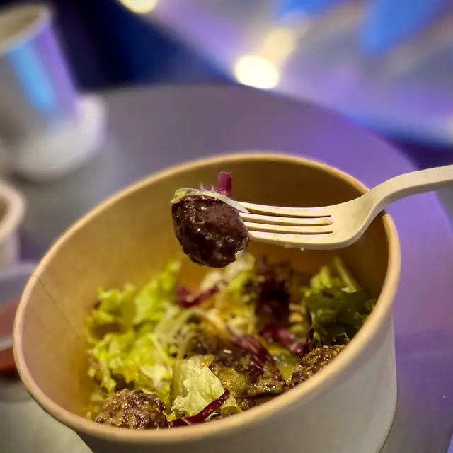 香辣腰果芝麻醬牛肉丸