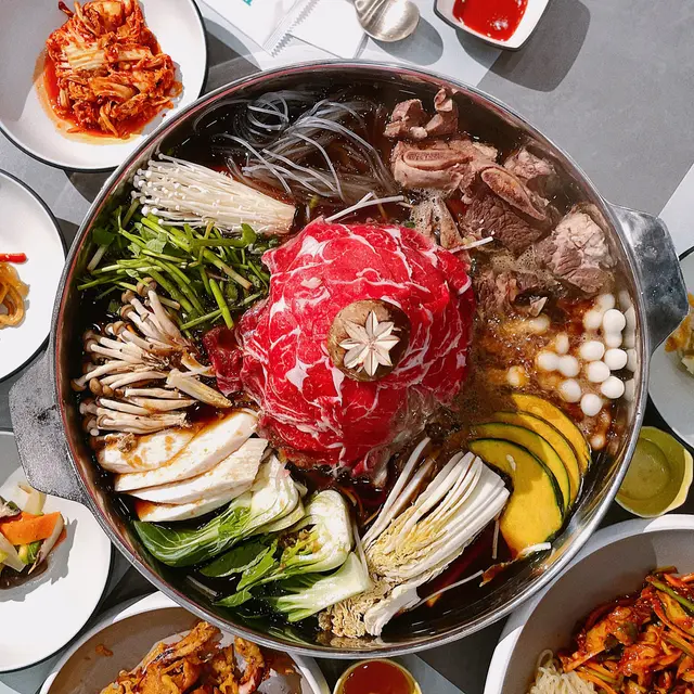 上菜嘅時候真係俾佢嚇親,使唔使咁大鍋🥹性價比太高!🍲餐牌係寫3-4人份量,不過叫多1,2個朋友仔share食都足夠!🤭