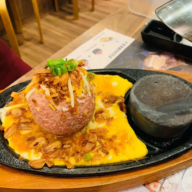 芝士蛋蒜和牛漢堡扒