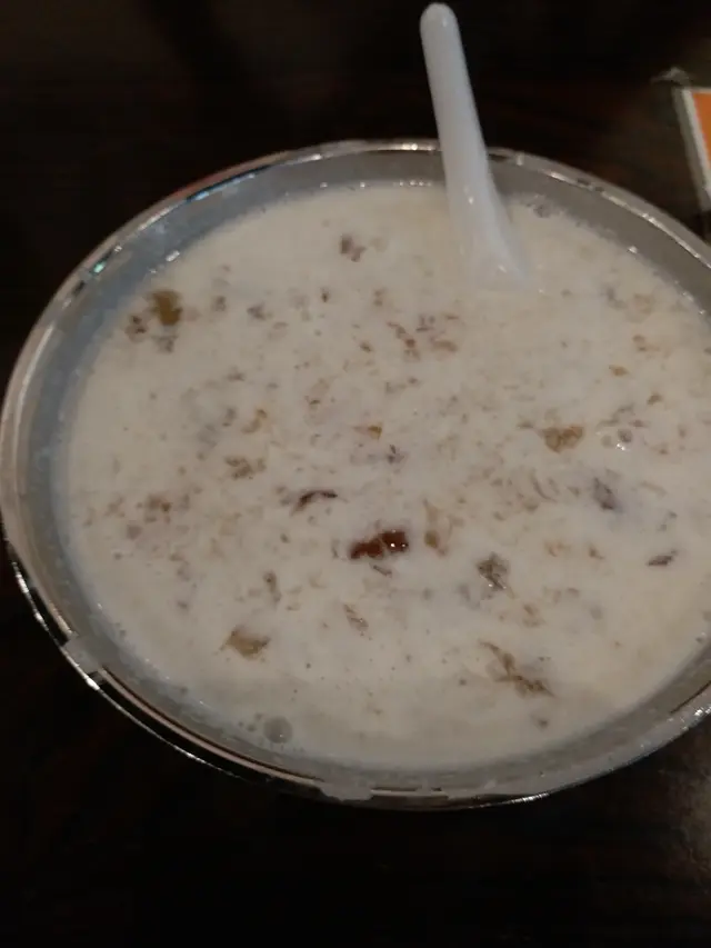椰皇雪燕桃膠鮮奶