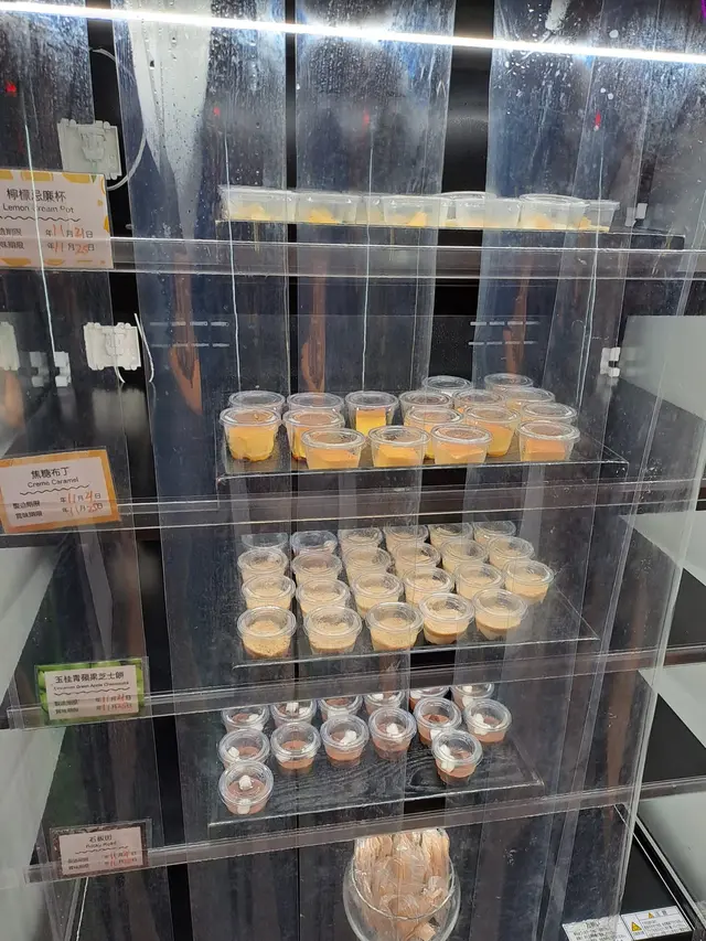除咗雪條, 都有幾款甜品, 細細杯份量啱啱好
