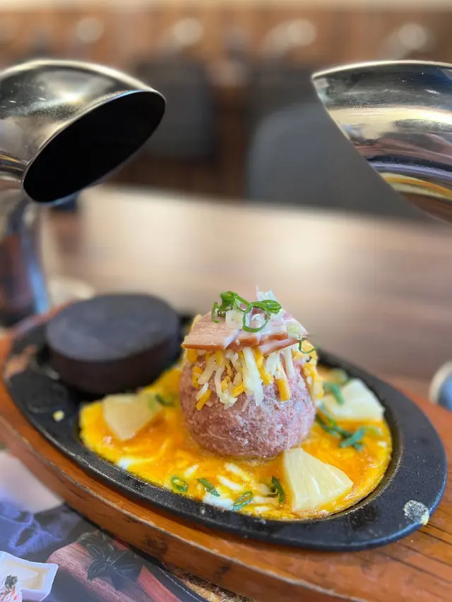 菠蘿煙肉和牛漢堡扒 M