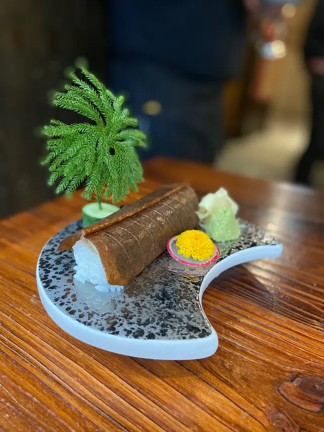 朴葉火炙醋漬鯖魚壽司