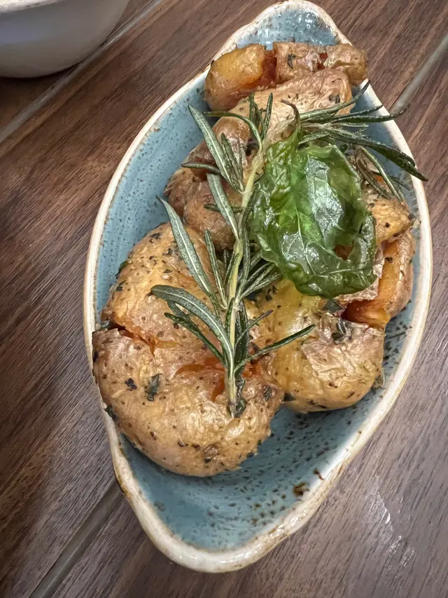 𝘍𝘪𝘯𝘨𝘦𝘳𝘭𝘪𝘯𝘨 𝘗𝘰𝘵𝘢𝘵𝘰𝘦𝘴