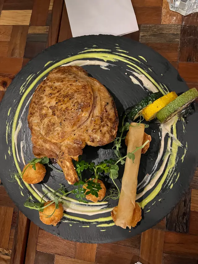 燒西班牙豬鞍配薯菜