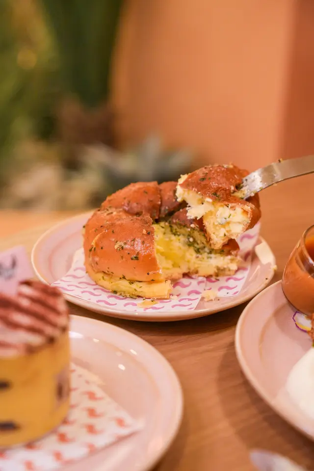 Cream Cheese Garlic Bun