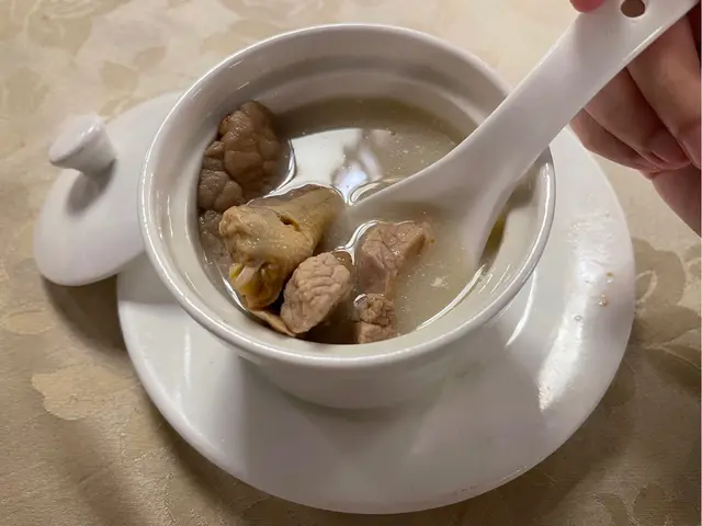 生蘑杏汁炖白肺湯