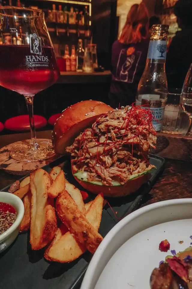 啤酒慢烤香麻手撕豬肉漢堡