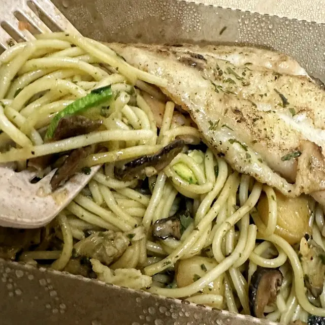 羅勒青醬海鮮意粉