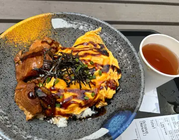 猪软骨炒蛋饭
