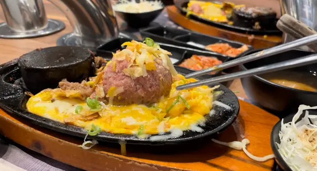 芝士蛋蒜和牛漢堡扒