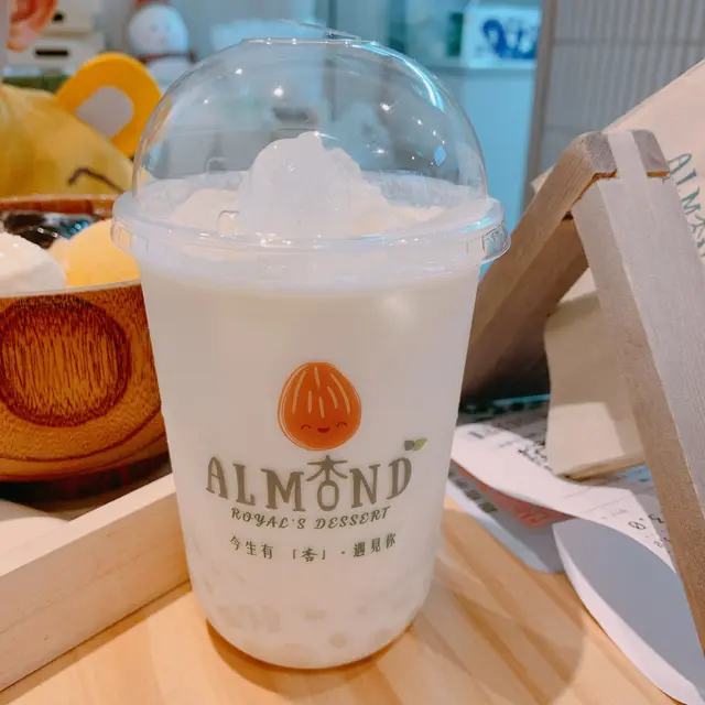 龍眼配杏仁茶，幾青新