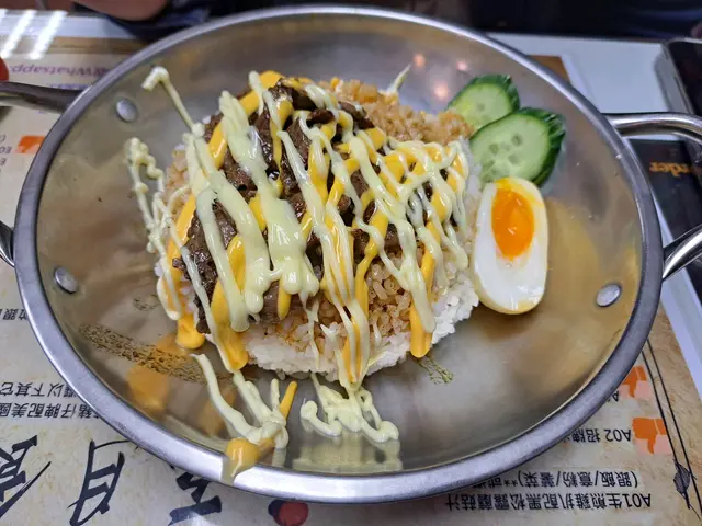 黑椒薄燒牛舌飯伴糖心蛋