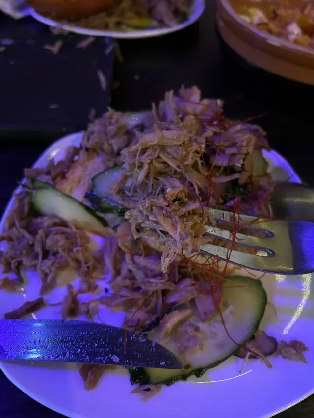 啤酒慢烤香麻手撕豬肉漢堡