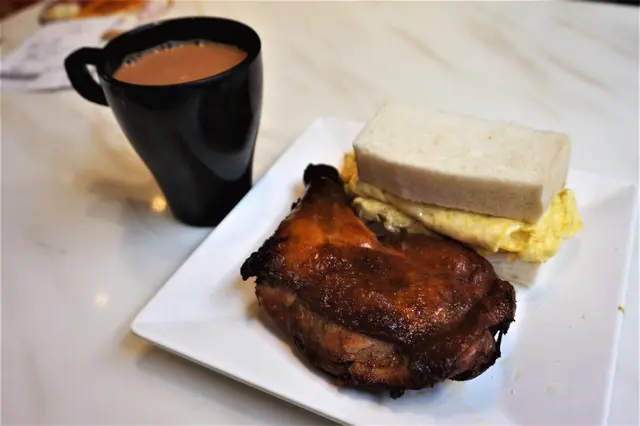 巨人蛋治配皇牌雞脾