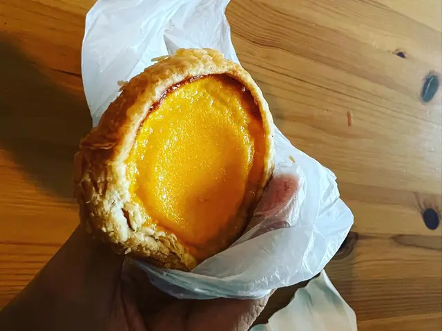 蛋撻有蛋味，酥皮好鬆化，買兩個平d