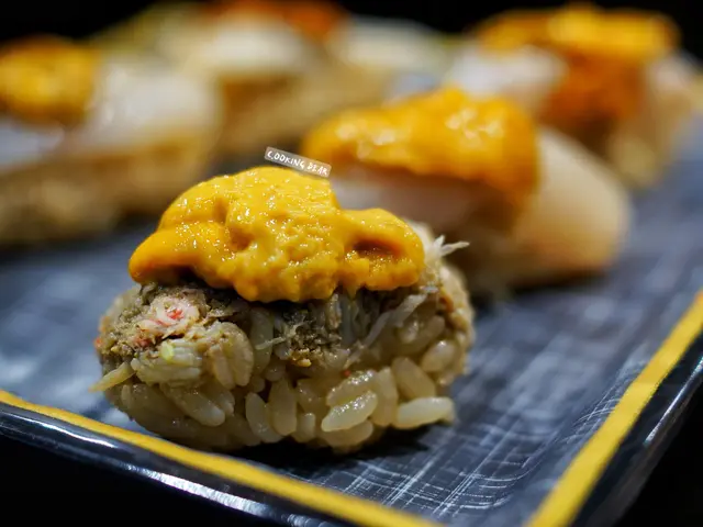 松葉蟹肉海膽壽司