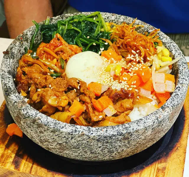 溫泉蛋豬肉石鍋飯
