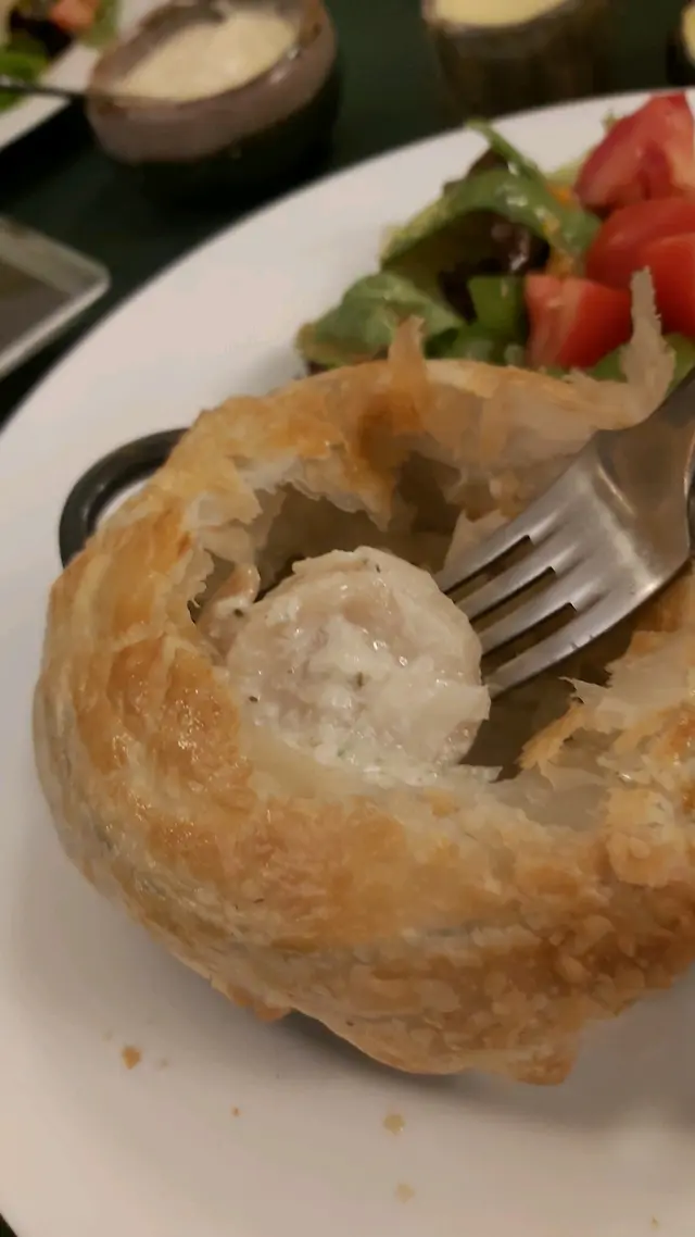 由於沒有菜單，估計是白酒煮。但味道就一般。