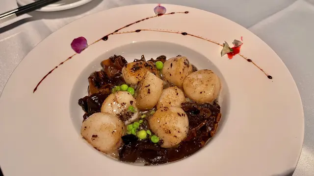 菌皇黑松露醬燒加拿大帶子