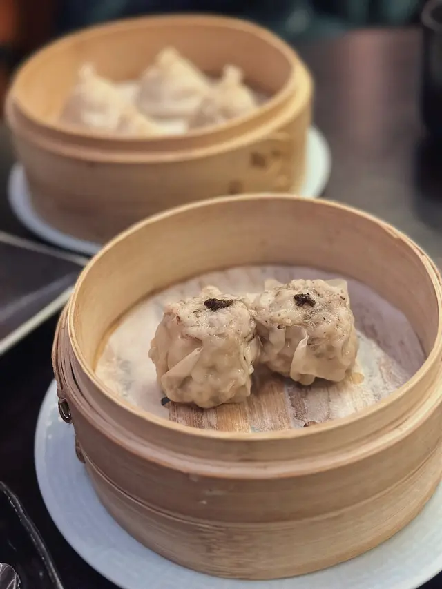 黑豚肉松露鵪鶉蛋燒賣