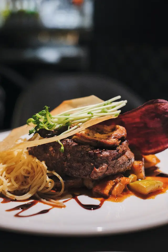 香煎鵝肝配牛柳