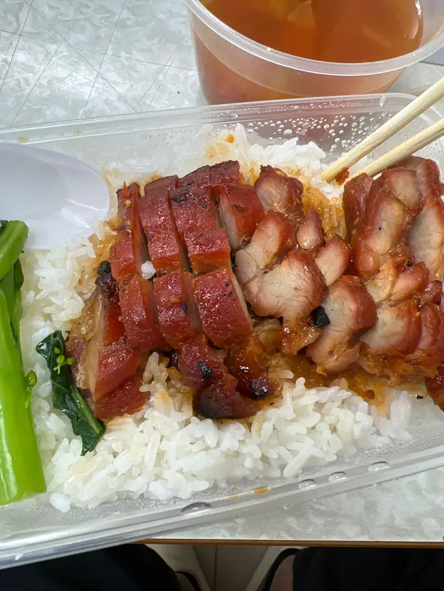 「肥叉飯多色」講左3次送到上黎除左虎你我都唔知比咩好,堂食就好d  既